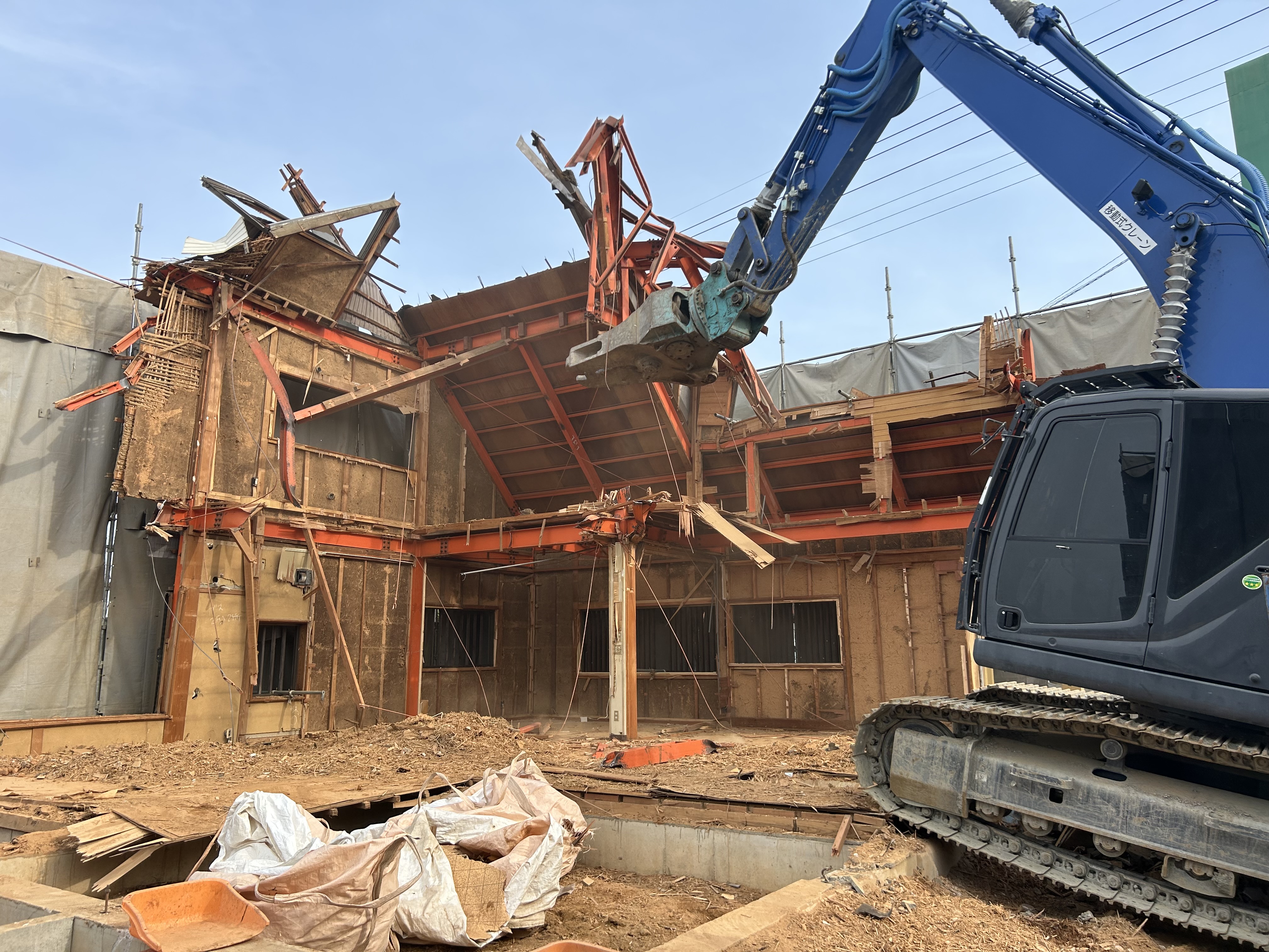 大切な2階建て一軒家の解体、私たちにお任せ！